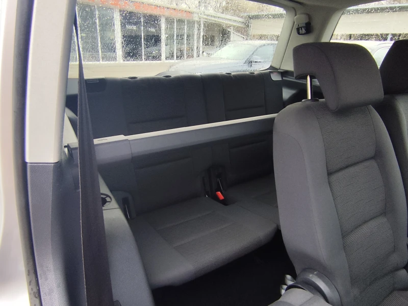 VW Touran 1.6i* 7 МЕСТА* KLIMA* , снимка 13 - Автомобили и джипове - 53563701