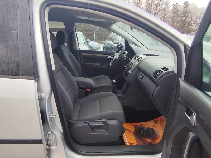 VW Touran 1.6i* 7 МЕСТА* KLIMA* , снимка 11 - Автомобили и джипове - 53563701