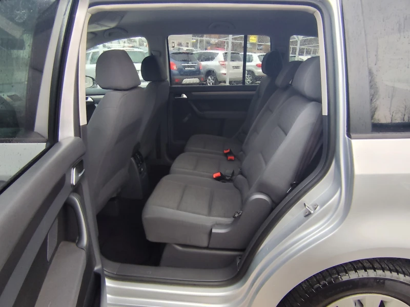 VW Touran 1.6i* 7 МЕСТА* KLIMA* , снимка 10 - Автомобили и джипове - 53563701