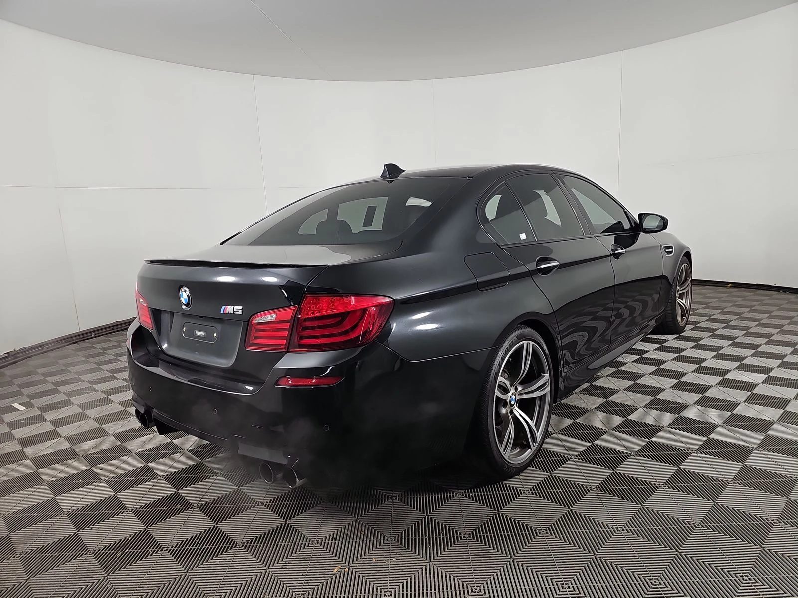 BMW M5 B&O* HEADUP* NIGHT VISION* ОБДУХ* 360* ВАКУМ* М.ТО - изображение 4