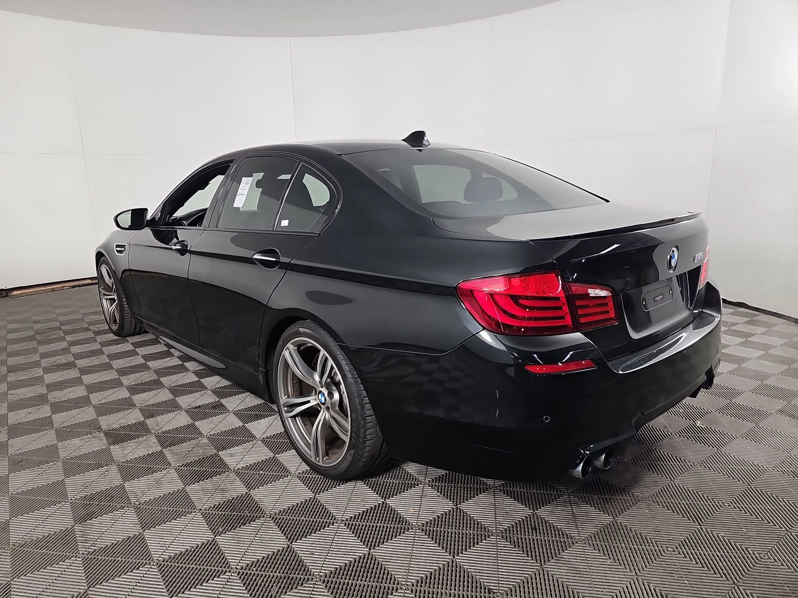 BMW M5 B&O* HEADUP* NIGHT VISION* ОБДУХ* 360* ВАКУМ* М.ТО - изображение 6