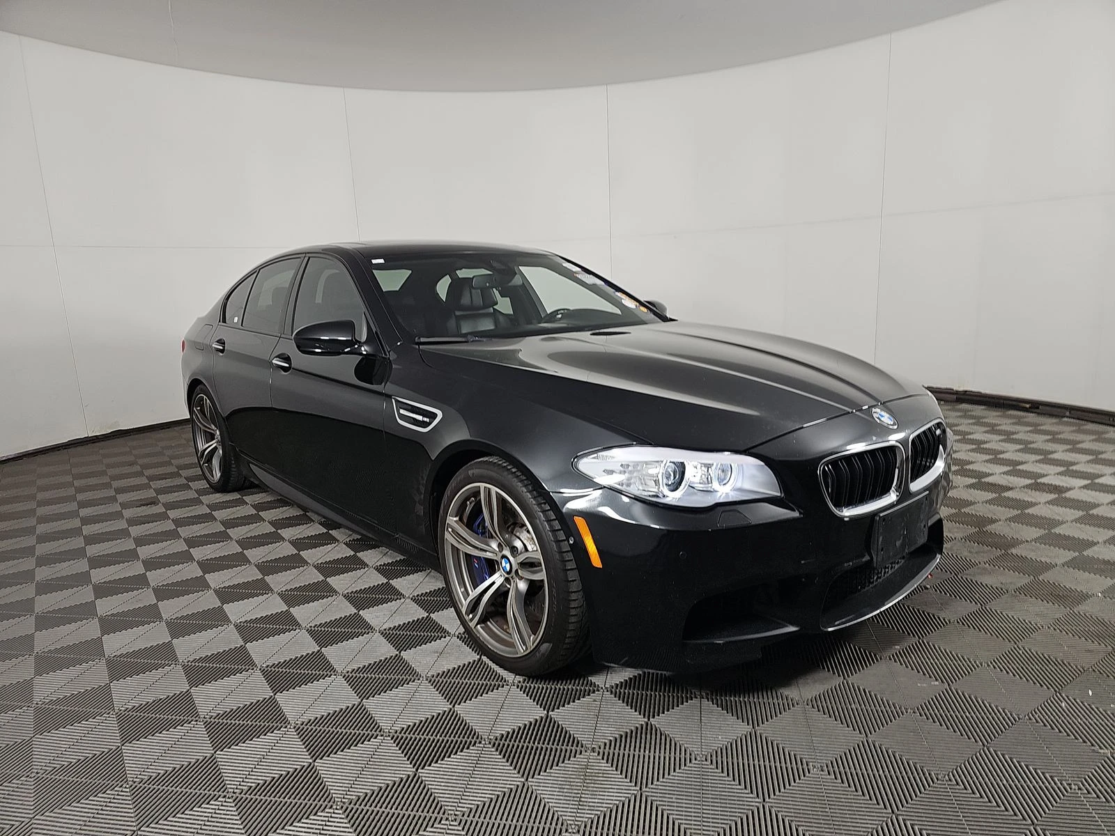 BMW M5 B&O* HEADUP* NIGHT VISION* ОБДУХ* 360* ВАКУМ* М.ТО - изображение 3