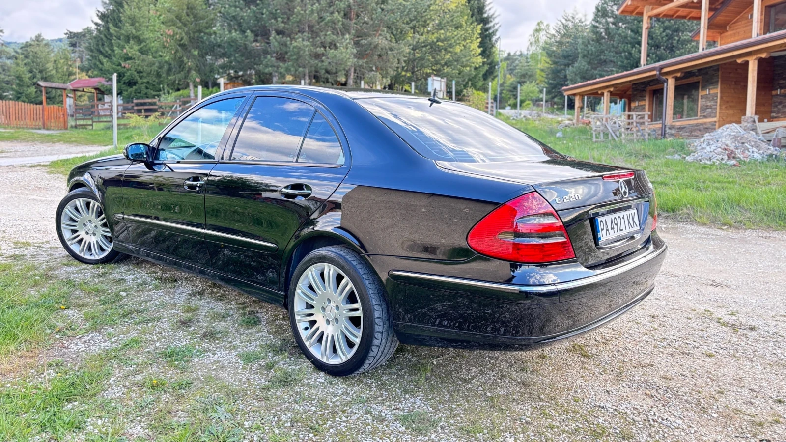 Mercedes-Benz E 220  - изображение 2
