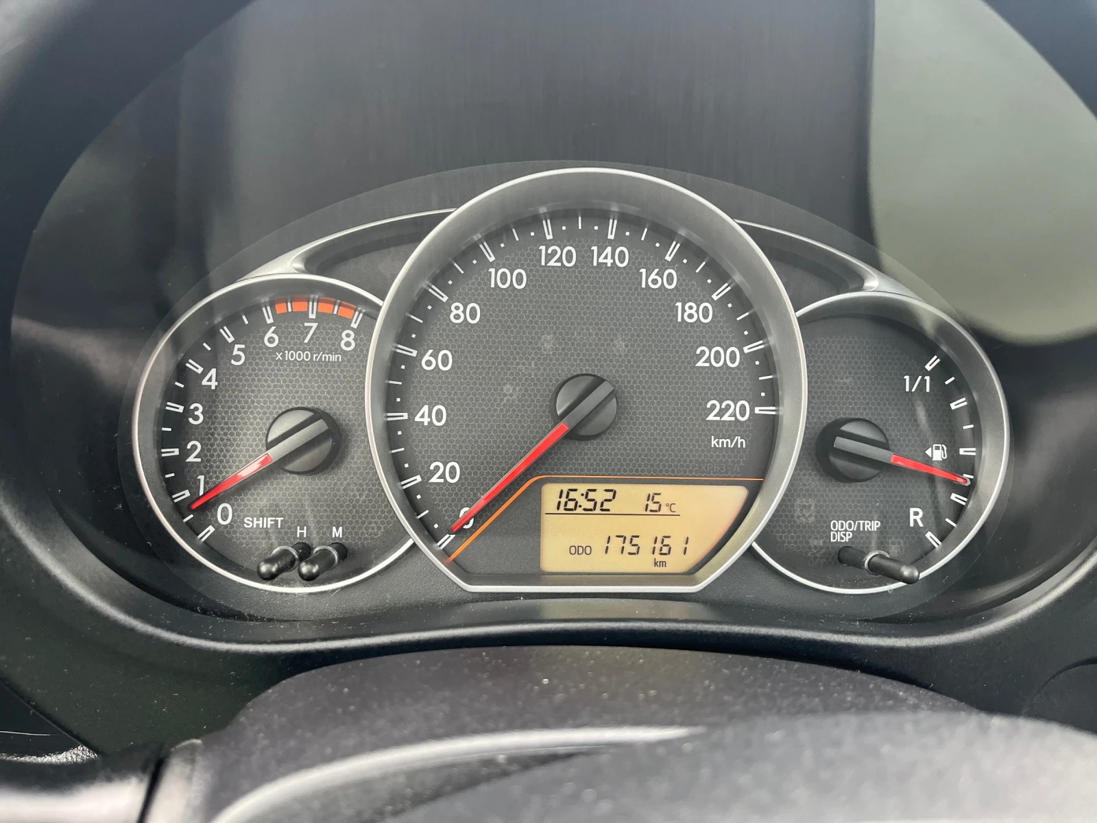 Toyota Verso S 1.33 VVT-i Нави Панорама, снимка 11 - Автомобили и джипове - 54632493