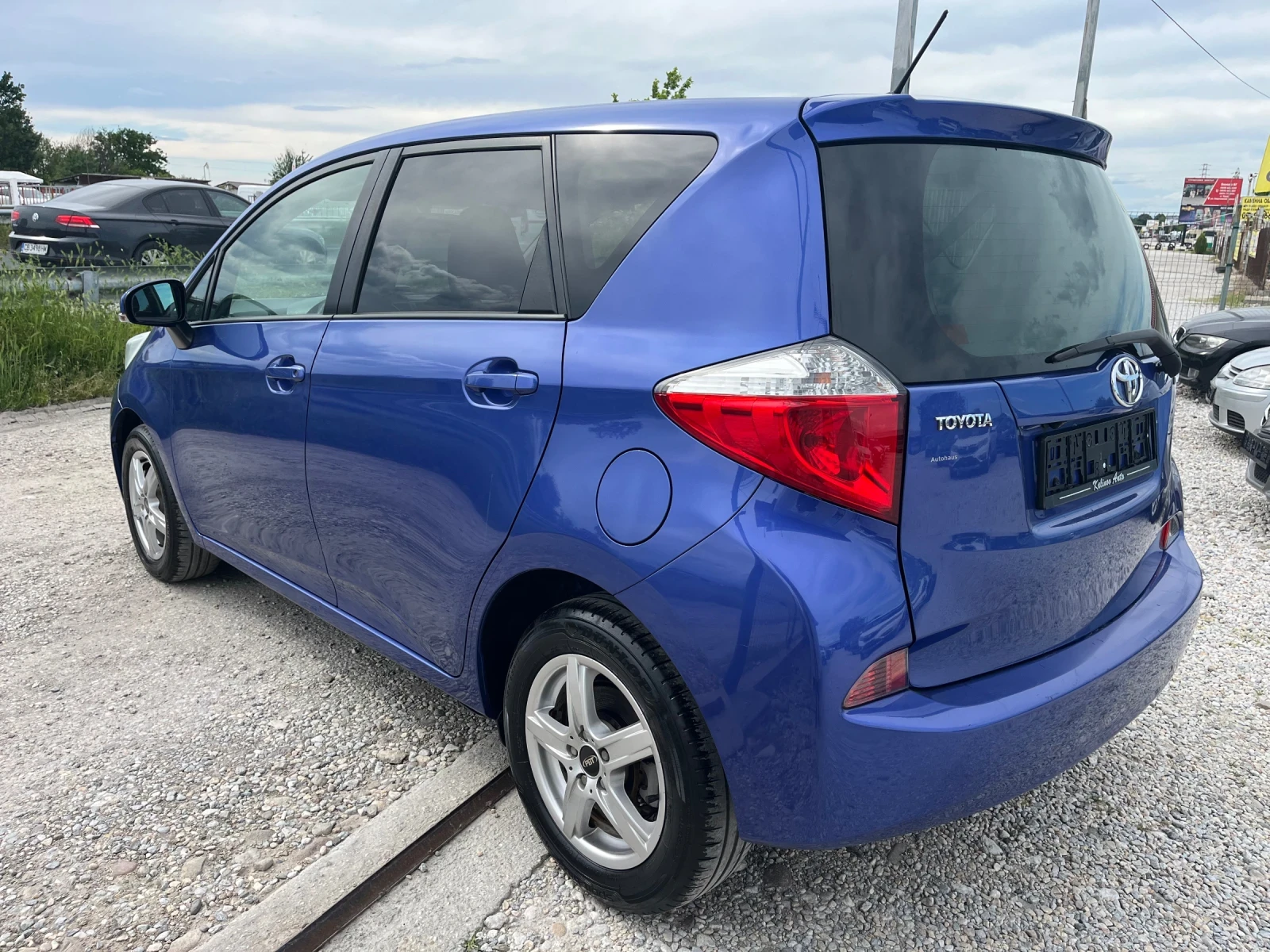 Toyota Verso S 1.33 VVT-i Нави Панорама, снимка 6 - Автомобили и джипове - 54632493