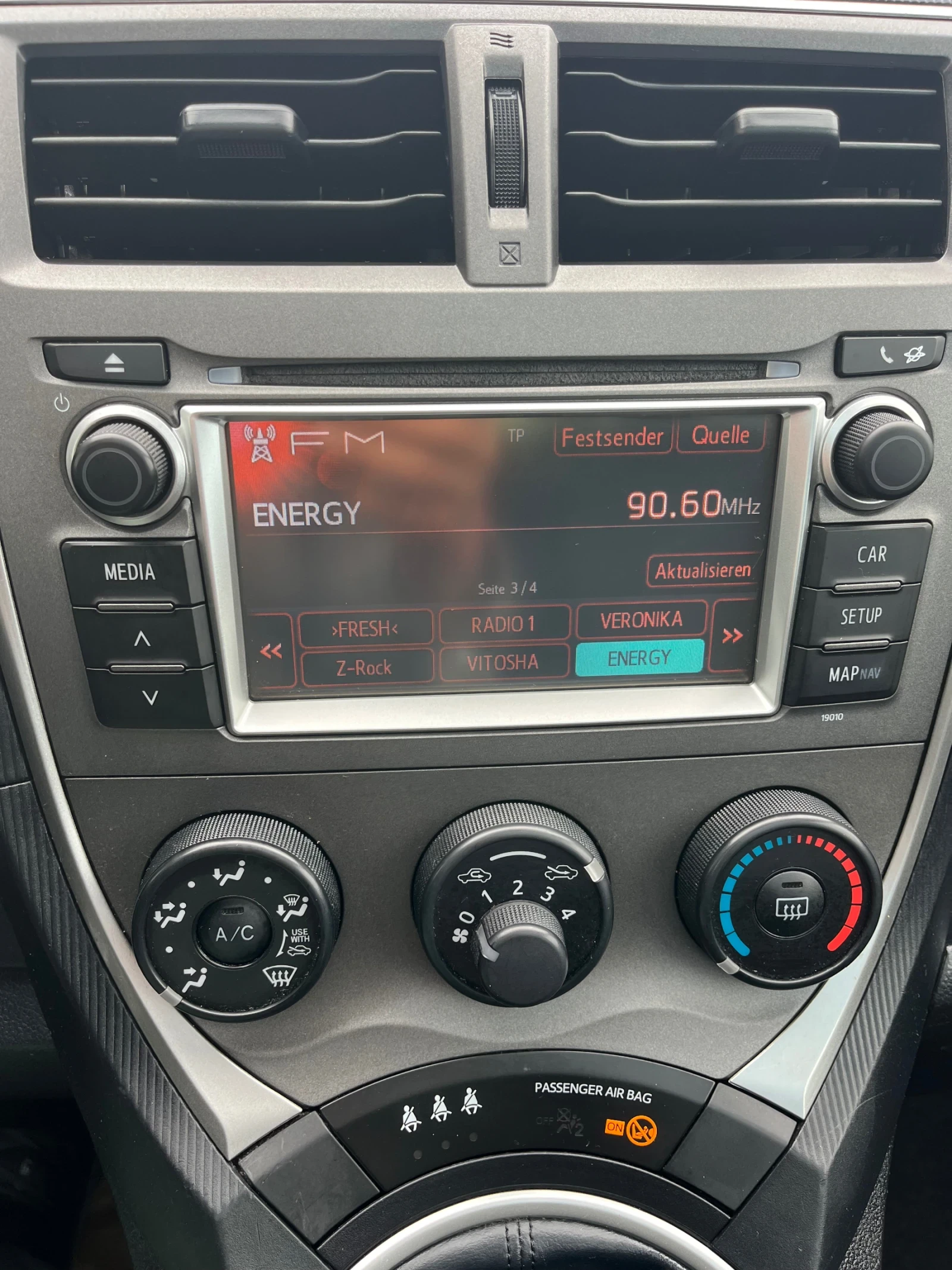 Toyota Verso S 1.33 VVT-i Нави Панорама, снимка 10 - Автомобили и джипове - 54632493