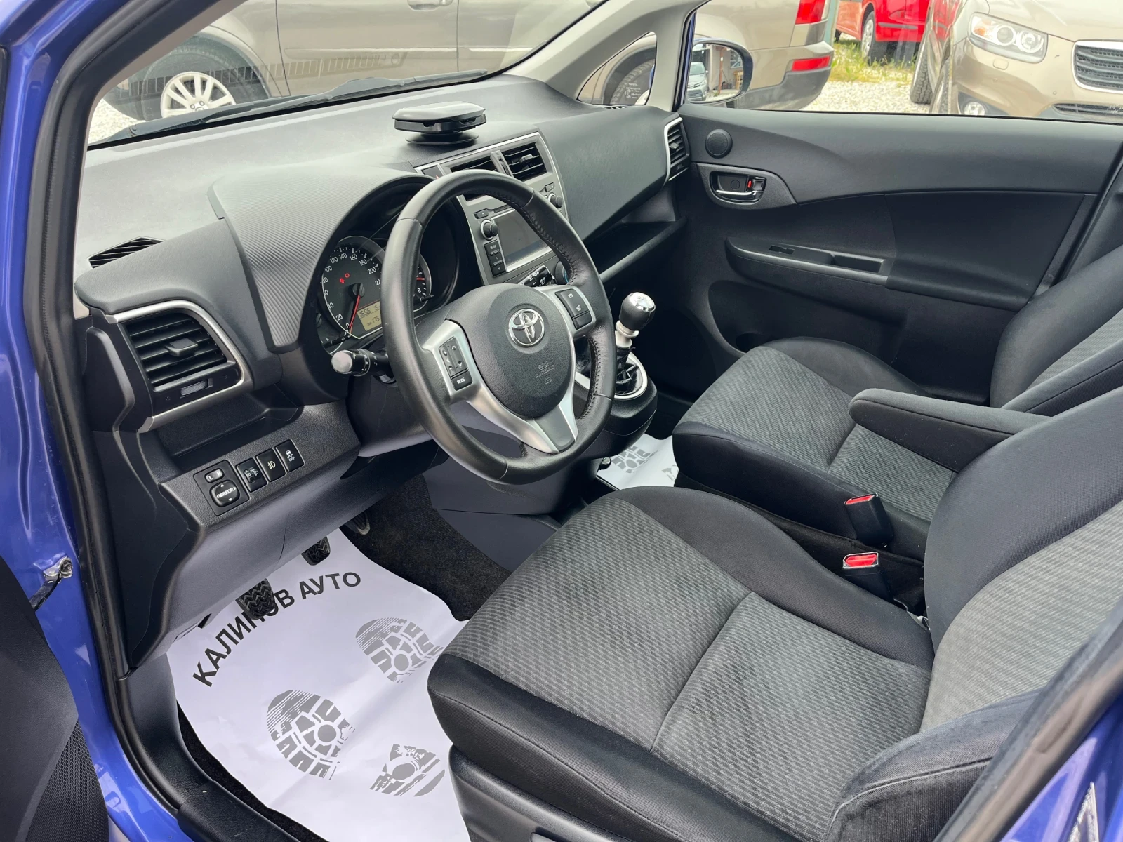 Toyota Verso S 1.33 VVT-i Нави Панорама, снимка 14 - Автомобили и джипове - 54632493