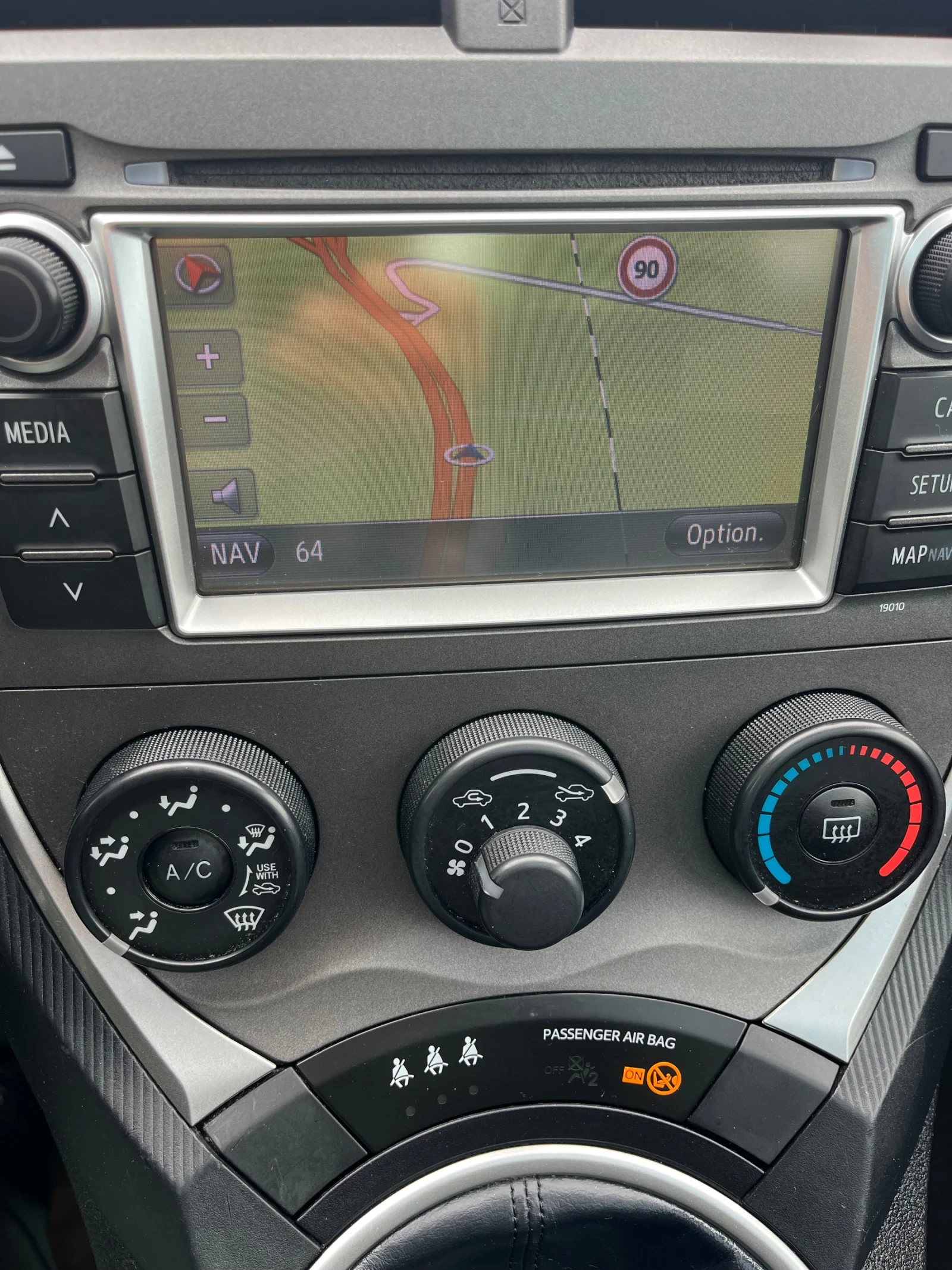 Toyota Verso S 1.33 VVT-i Нави Панорама, снимка 9 - Автомобили и джипове - 54632493