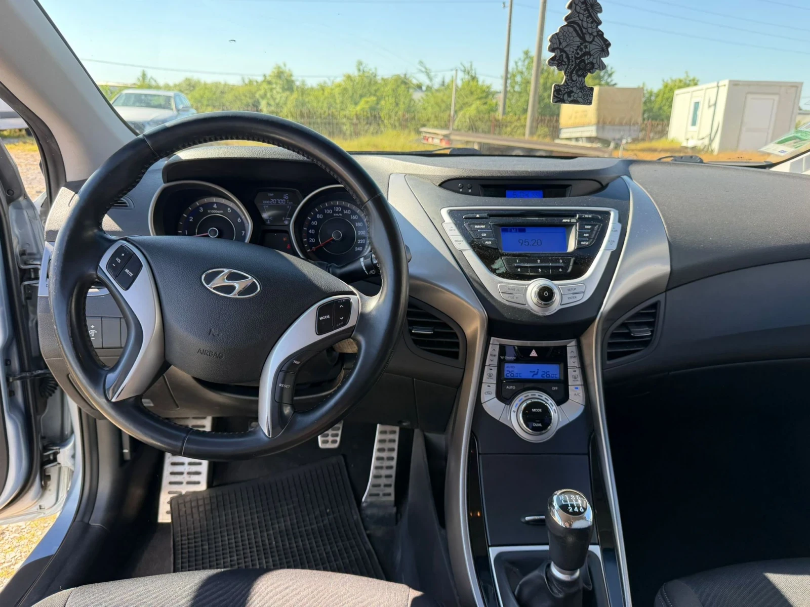 Hyundai Elantra 1.6 - 16V, снимка 12 - Автомобили и джипове - 54554850