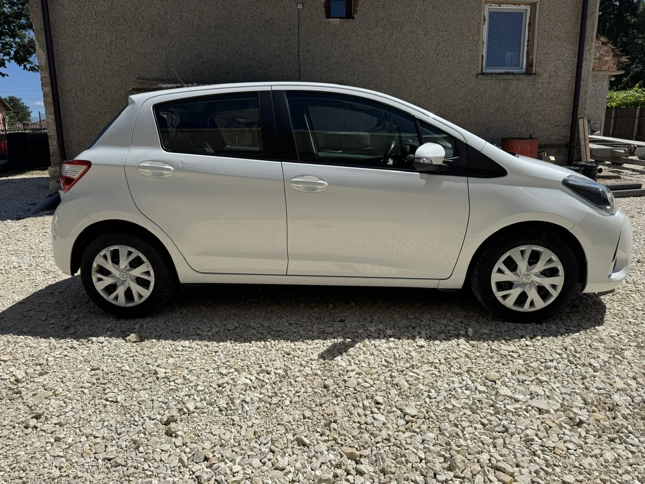 Toyota Yaris 1.5i Facelift/Multimedia, снимка 6 - Автомобили и джипове - 54796034