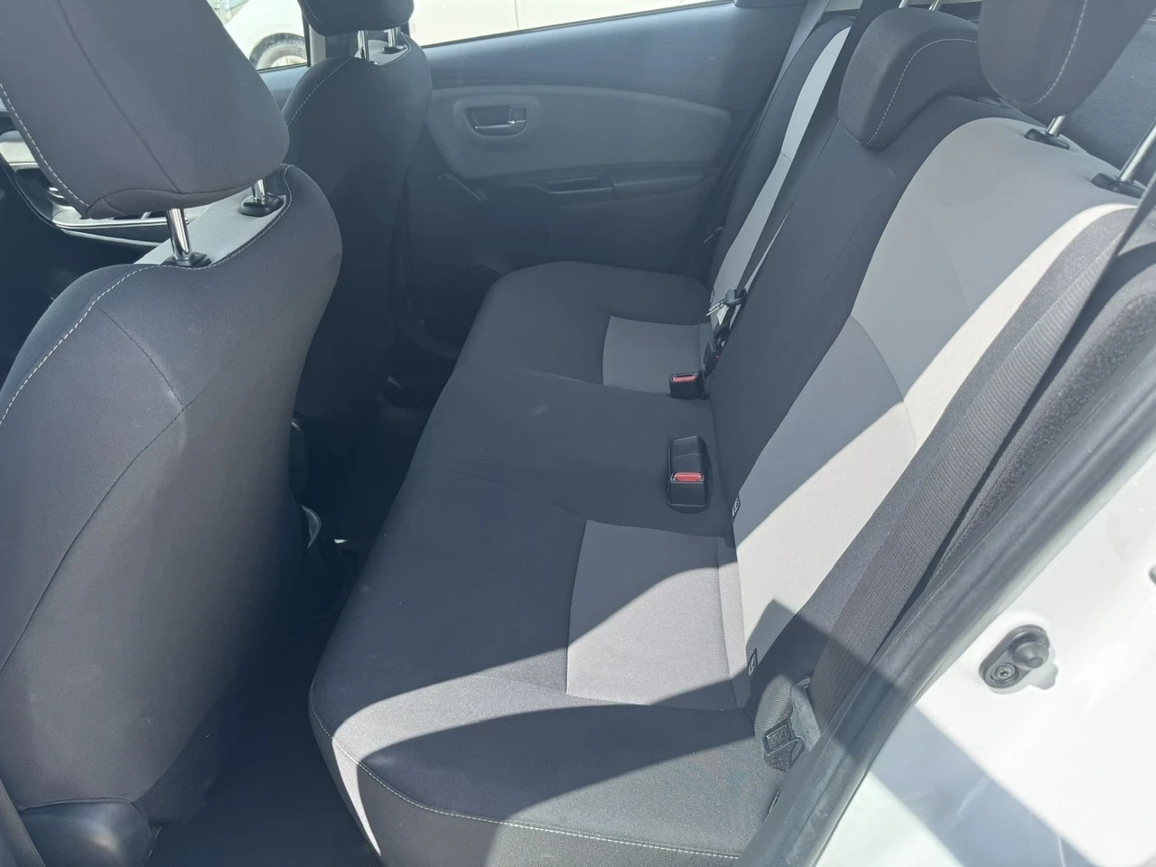 Toyota Yaris 1.5i Facelift/Multimedia, снимка 10 - Автомобили и джипове - 54608923