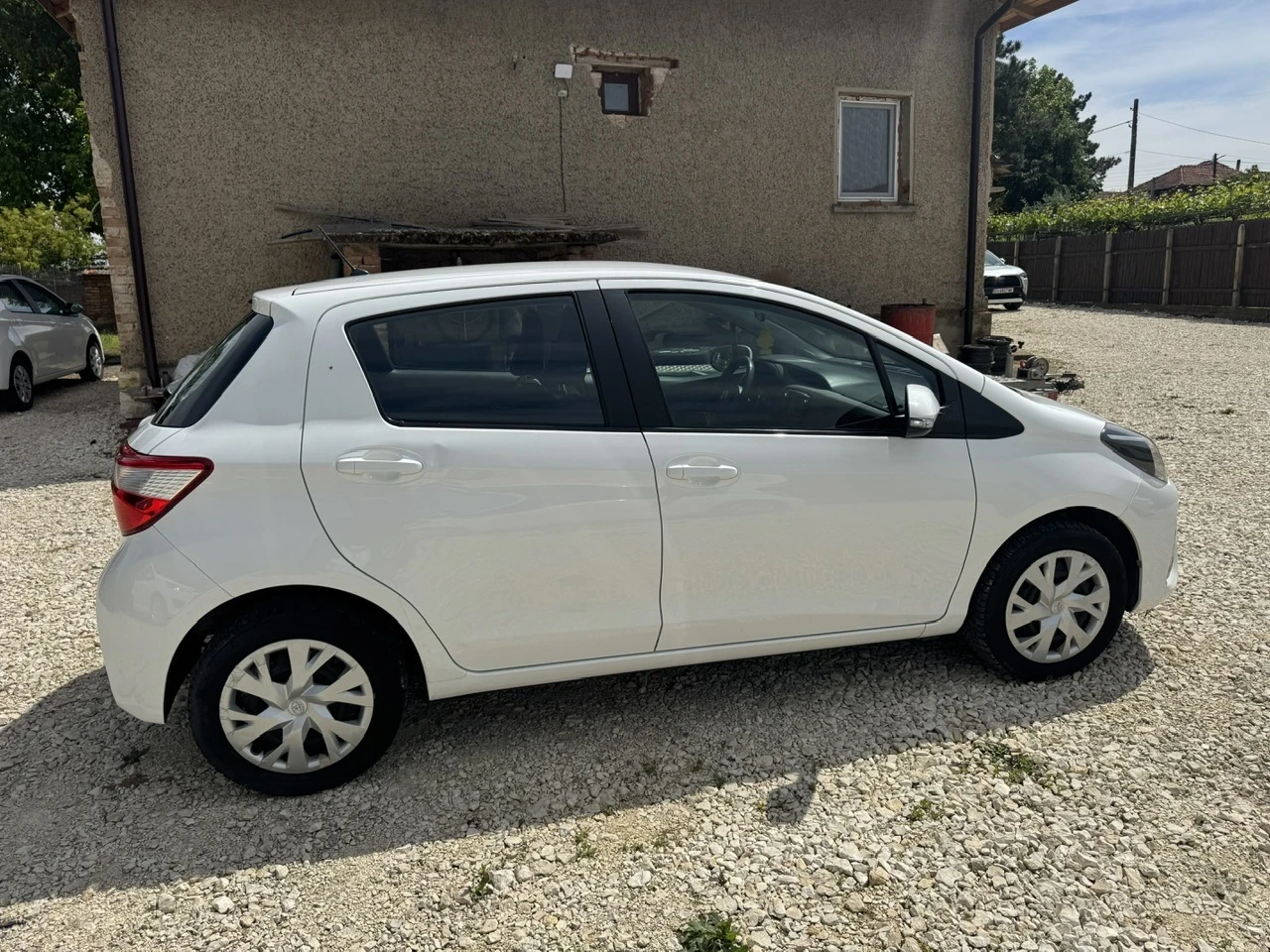 Toyota Yaris 1.5i Facelift/Multimedia, снимка 6 - Автомобили и джипове - 54608923