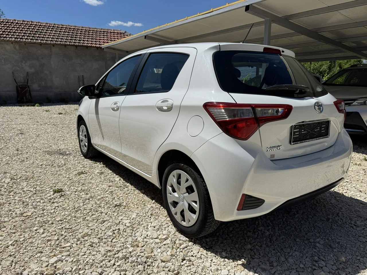 Toyota Yaris 1.5i Facelift/Multimedia, снимка 3 - Автомобили и джипове - 54796034