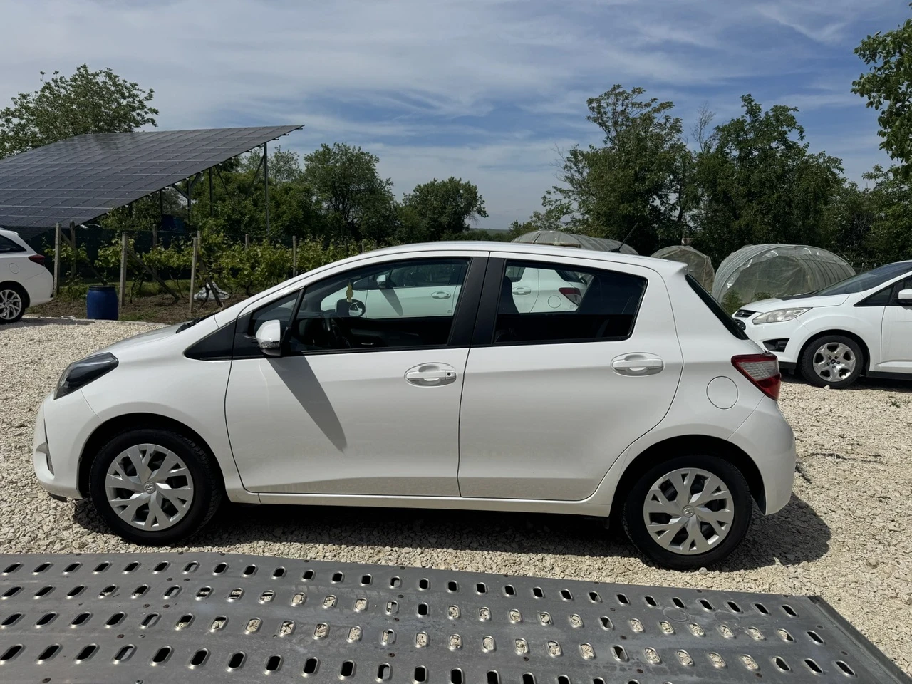 Toyota Yaris 1.5i Facelift/Multimedia, снимка 2 - Автомобили и джипове - 54608923
