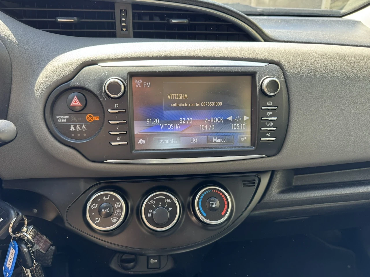 Toyota Yaris 1.5i Facelift/Multimedia, снимка 14 - Автомобили и джипове - 54796034
