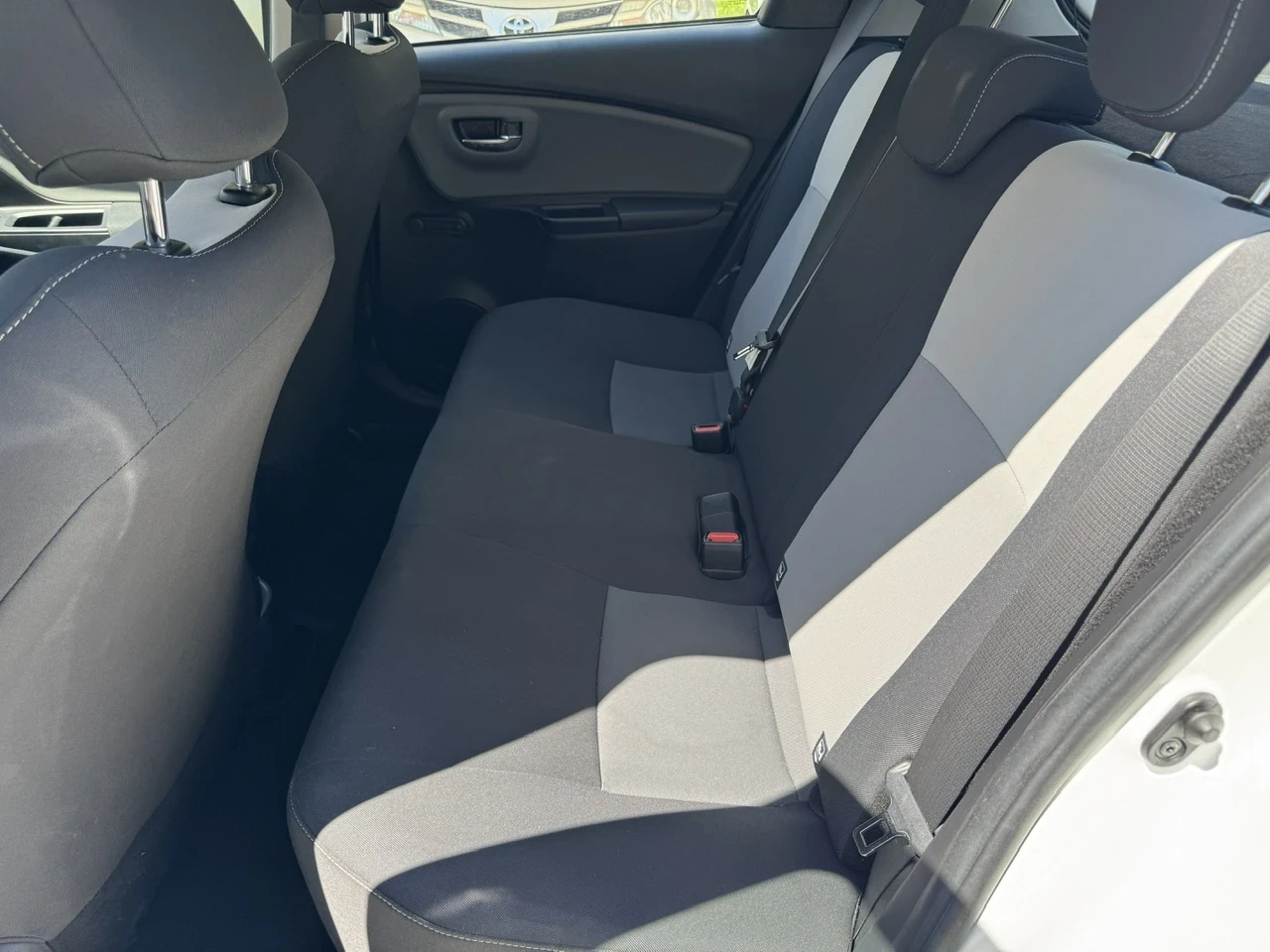 Toyota Yaris 1.5i Facelift/Multimedia, снимка 10 - Автомобили и джипове - 54796034