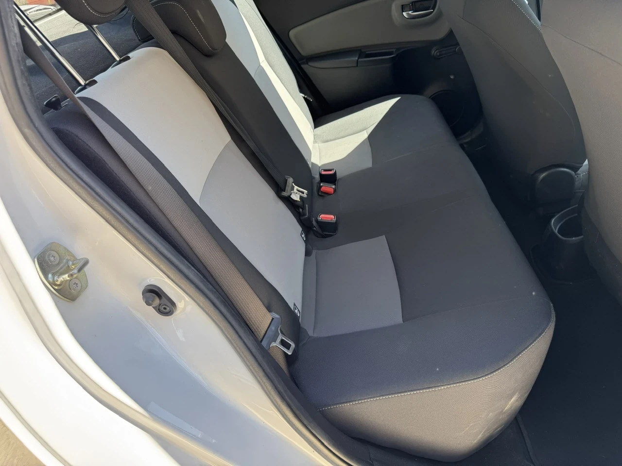 Toyota Yaris 1.5i Facelift/Multimedia, снимка 11 - Автомобили и джипове - 54796034