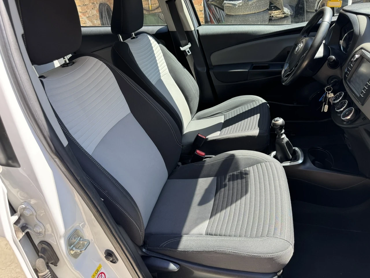 Toyota Yaris 1.5i Facelift/Multimedia, снимка 12 - Автомобили и джипове - 54796034