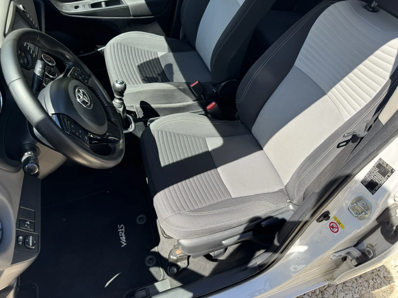 Toyota Yaris 1.5i Facelift/Multimedia, снимка 9 - Автомобили и джипове - 54796034