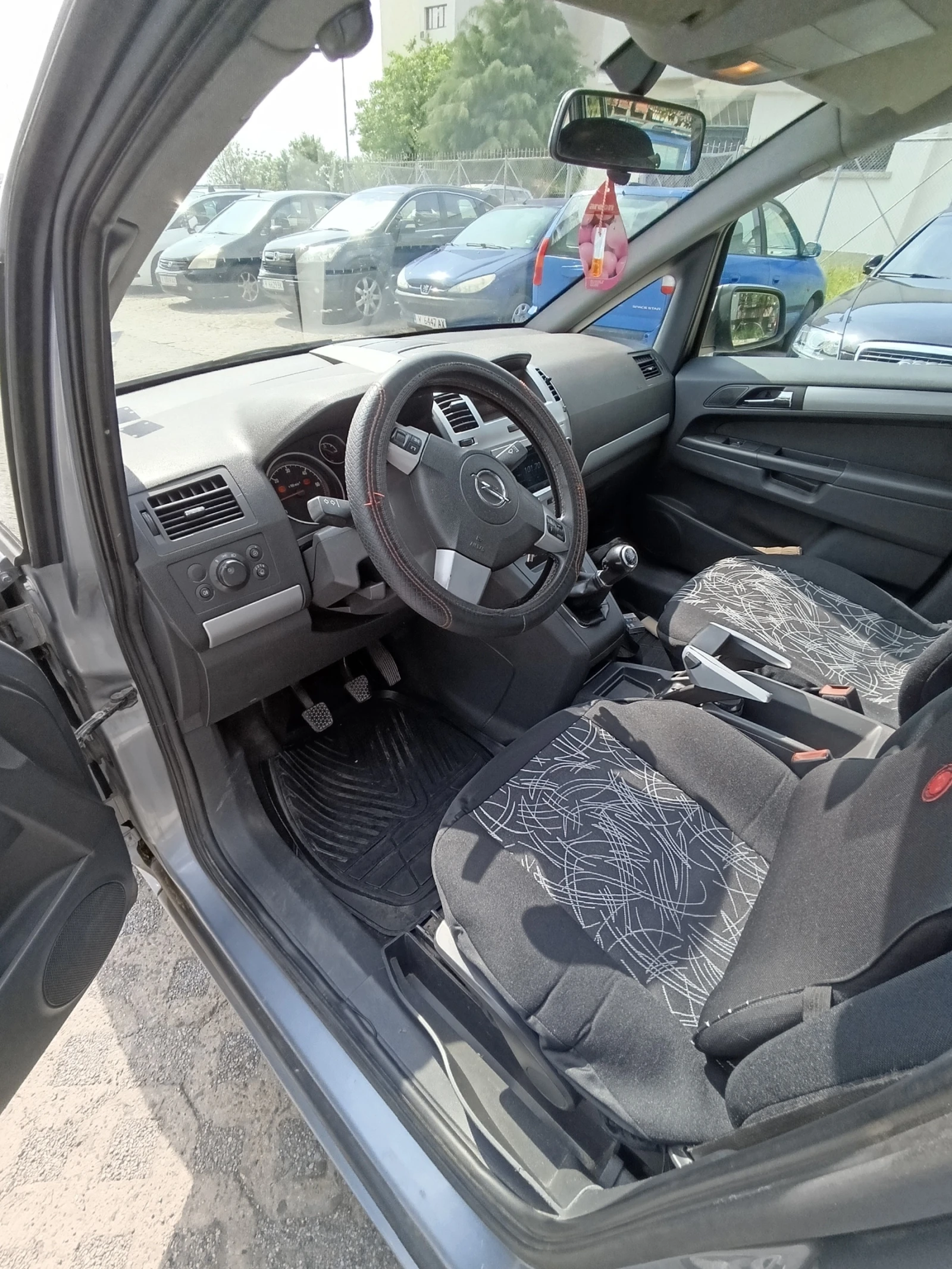 Opel Zafira 1.7 CDTI, снимка 11 - Автомобили и джипове - 54765710
