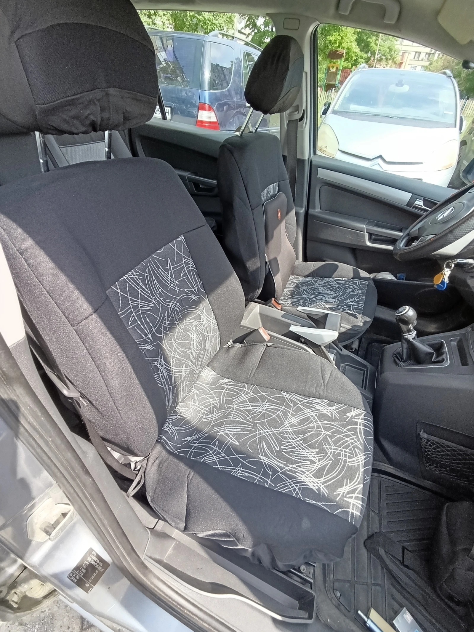 Opel Zafira 1.7 CDTI, снимка 9 - Автомобили и джипове - 54765710