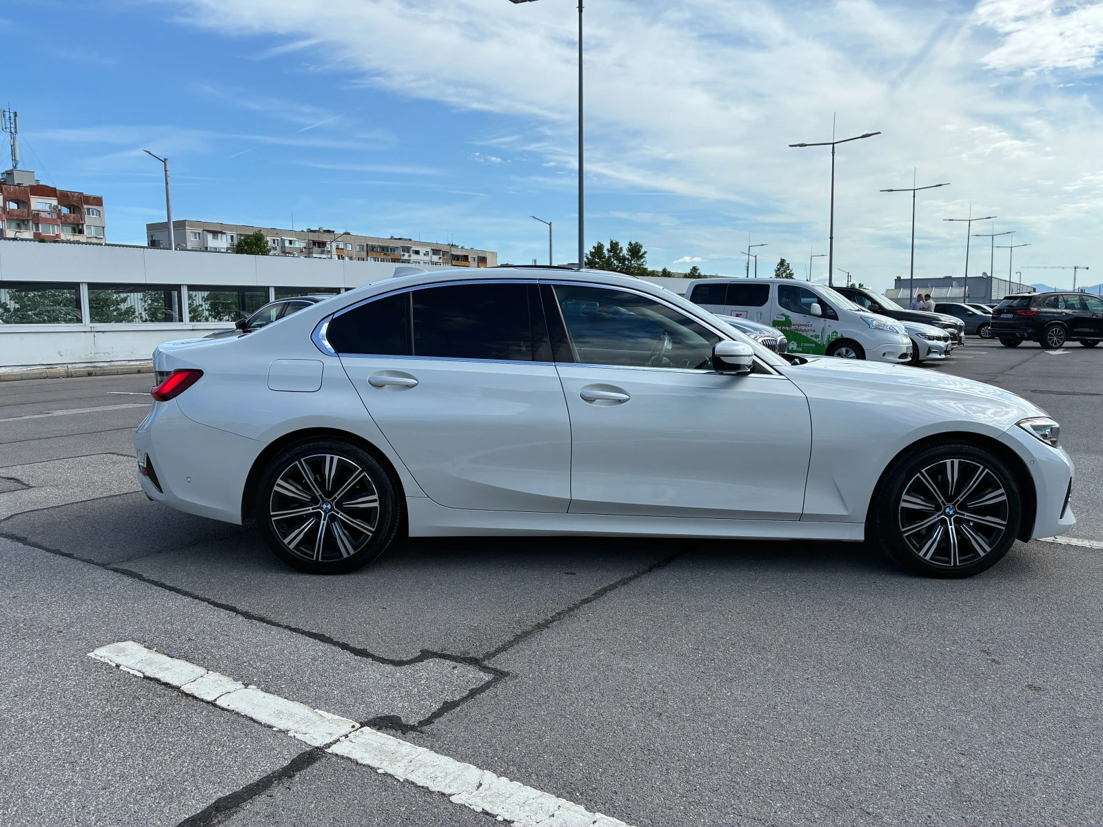 BMW 320 320d xDrive Limousine, снимка 6 - Автомобили и джипове - 54942366