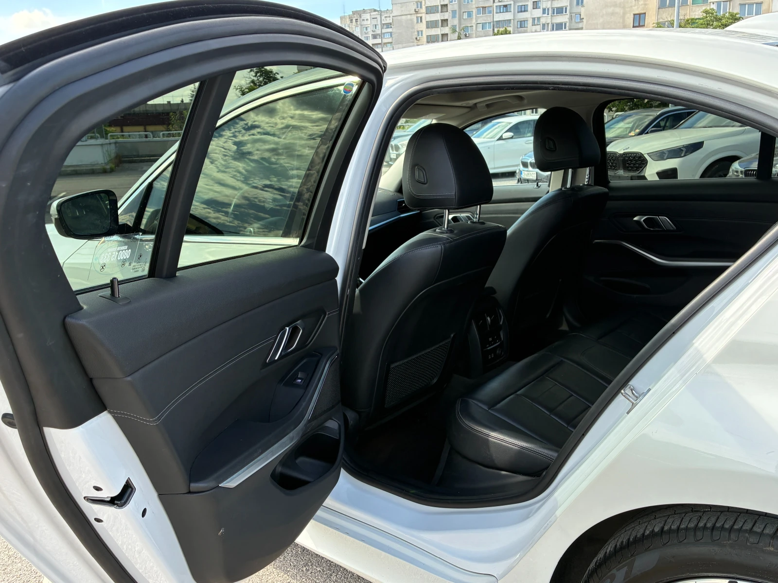 BMW 320 320d xDrive Limousine, снимка 14 - Автомобили и джипове - 54942366