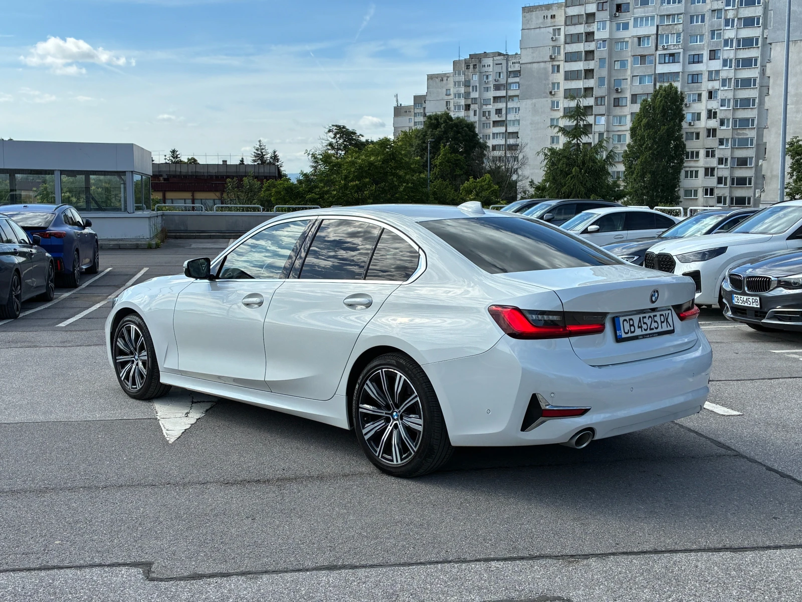 BMW 320 320d xDrive Limousine, снимка 3 - Автомобили и джипове - 54942366