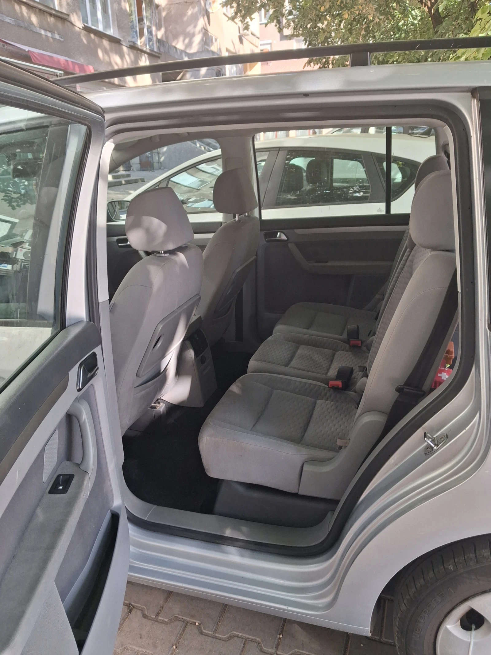 VW Touran, снимка 9 - Автомобили и джипове - 55852043