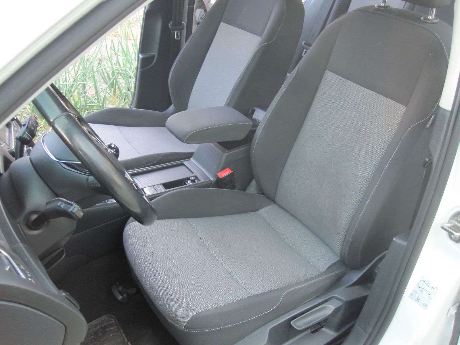 VW Golf 1.6 TDI Blumotion, снимка 11 - Автомобили и джипове - 56216142