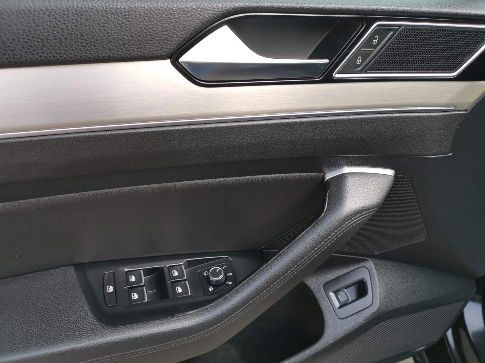 VW Passat  B8, 2.0 TDI, 190hp, снимка 9 - Автомобили и джипове - 56336193