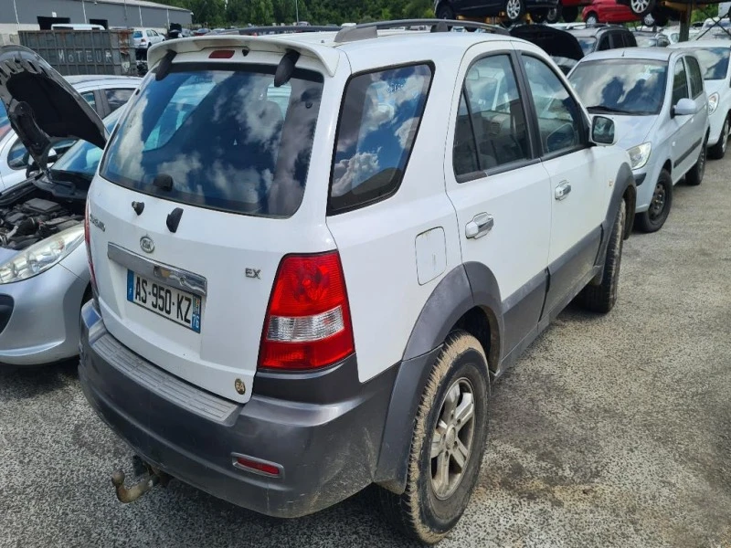 Kia Sorento 2.5 D, снимка 3 - Автомобили и джипове - 25365231