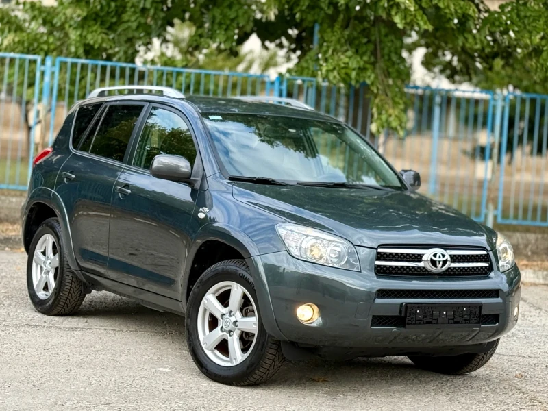 Toyota Rav4 2.2d~177hp~4x4~KEYLESS GO~ITALY, снимка 3 - Автомобили и джипове - 51929035