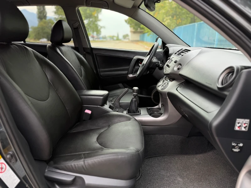 Toyota Rav4 2.2d~177hp~4x4~KEYLESS GO~ITALY, снимка 15 - Автомобили и джипове - 51929035