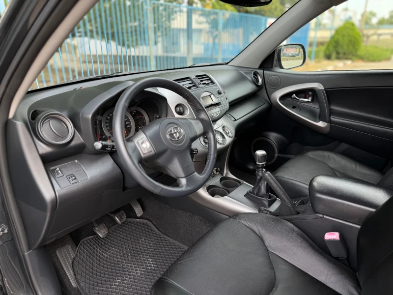 Toyota Rav4 2.2d~177hp~4x4~KEYLESS GO~ITALY, снимка 9 - Автомобили и джипове - 51929035