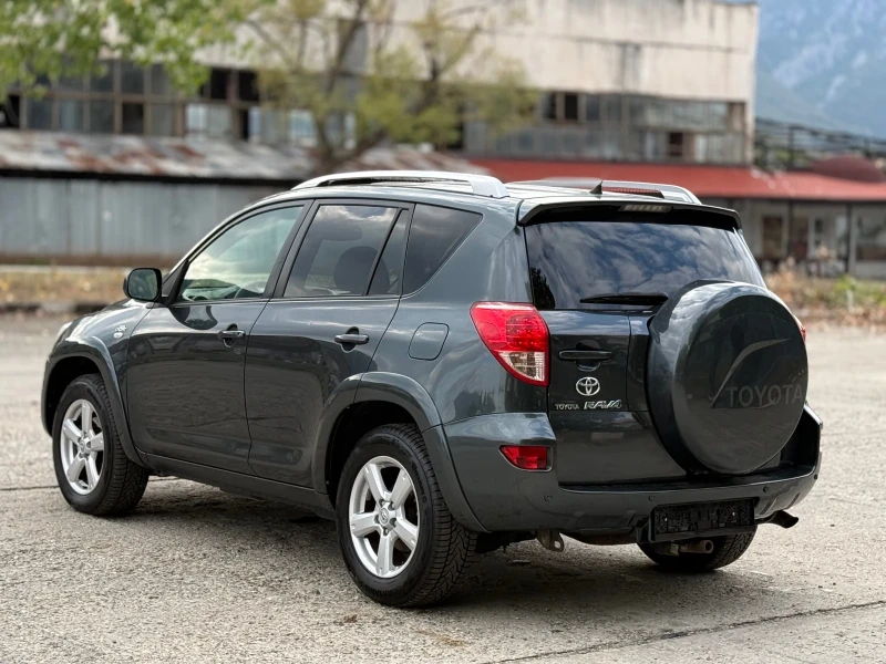 Toyota Rav4 2.2d~177hp~4x4~KEYLESS GO~ITALY, снимка 7 - Автомобили и джипове - 51929035