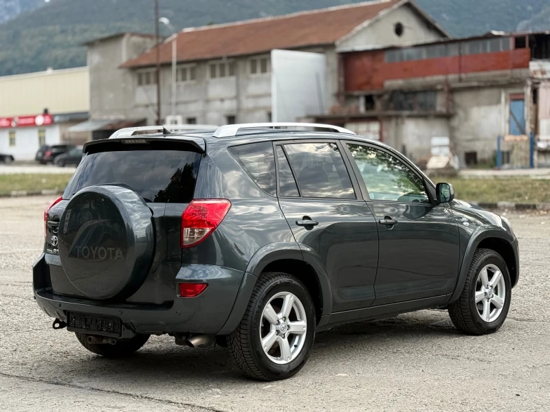 Toyota Rav4 2.2d~177hp~4x4~KEYLESS GO~ITALY, снимка 5 - Автомобили и джипове - 51929035