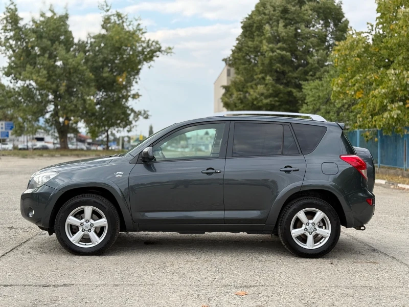 Toyota Rav4 2.2d~177hp~4x4~KEYLESS GO~ITALY, снимка 8 - Автомобили и джипове - 51929035