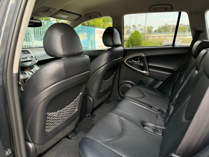 Toyota Rav4 2.2d~177hp~4x4~KEYLESS GO~ITALY, снимка 16 - Автомобили и джипове - 51929035