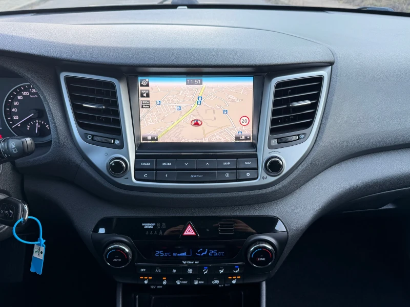Hyundai Tucson 2.0CRDI 4WD, снимка 12 - Автомобили и джипове - 52847162