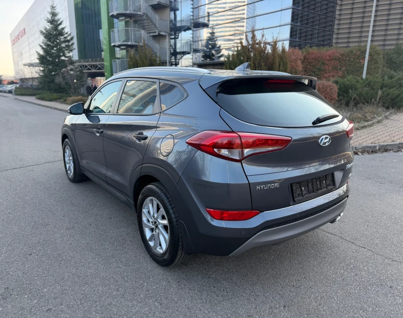 Hyundai Tucson 2.0CRDI 4WD, снимка 2 - Автомобили и джипове - 52847162