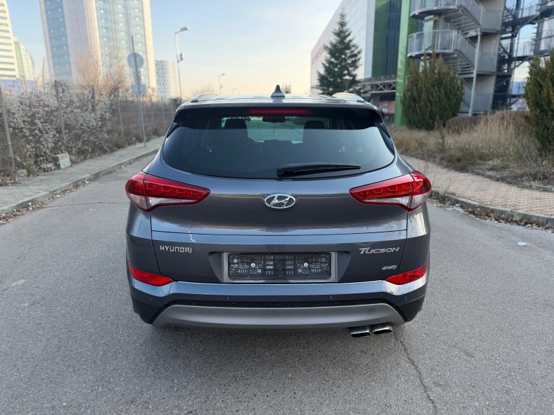 Hyundai Tucson 2.0CRDI 4WD, снимка 3 - Автомобили и джипове - 52847162