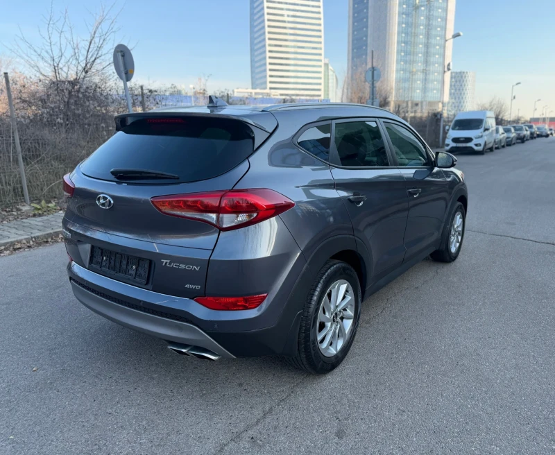 Hyundai Tucson 2.0CRDI 4WD, снимка 4 - Автомобили и джипове - 52847162