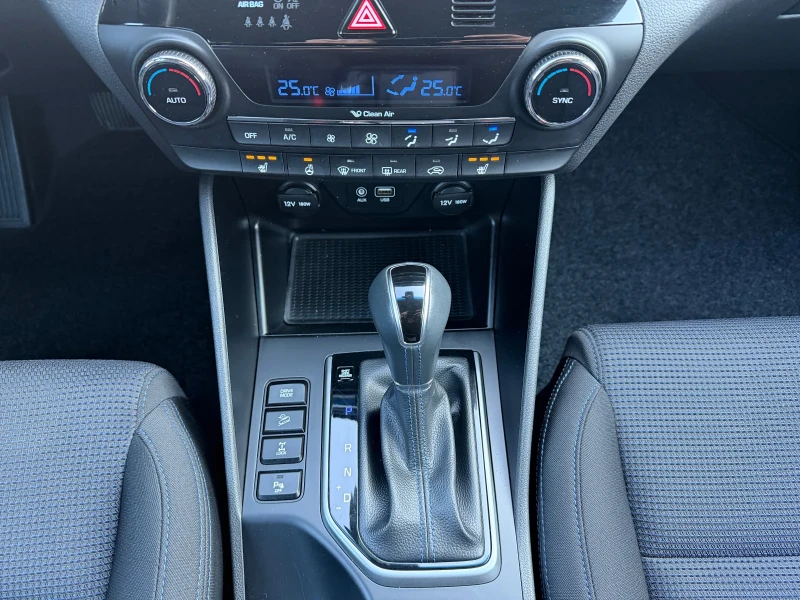 Hyundai Tucson 2.0CRDI 4WD, снимка 13 - Автомобили и джипове - 52847162