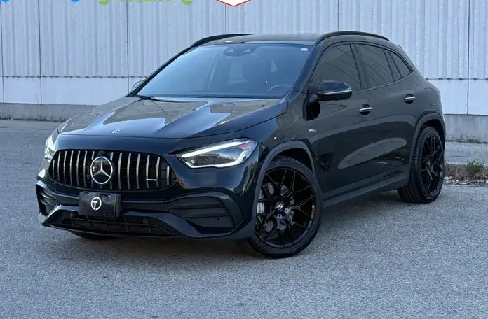 Mercedes-Benz GLA 35 //AMG | RED INT | ONE OWNER | BURMESTER* 