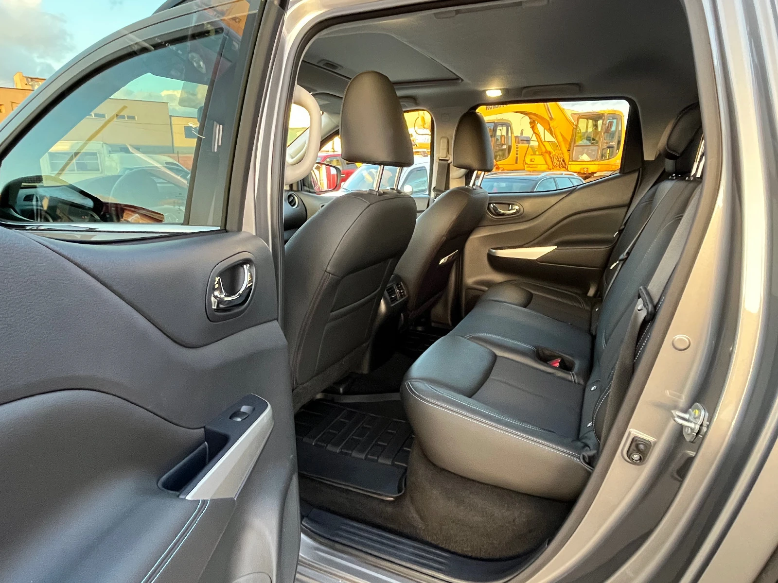 Nissan Navara  | Mobile.bg   11