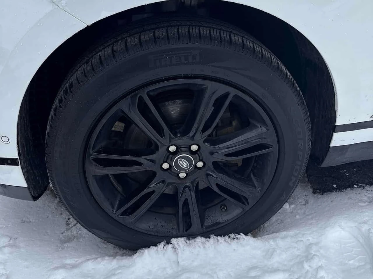 Land Rover Range Rover Velar * R Dynamic SE * CARFAX * DISTRONIC - изображение 7