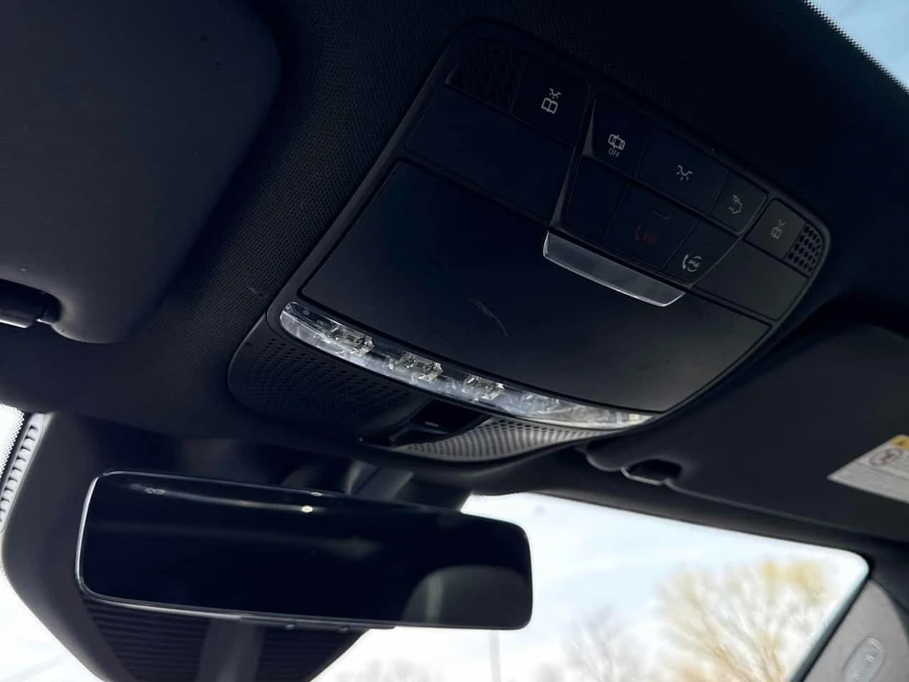 Mercedes-Benz GLC * 300 * 2 КЛЮЧА* ПОДГРЕВ* PANO* KEYLESS* , снимка 11 - Автомобили и джипове - 54327651