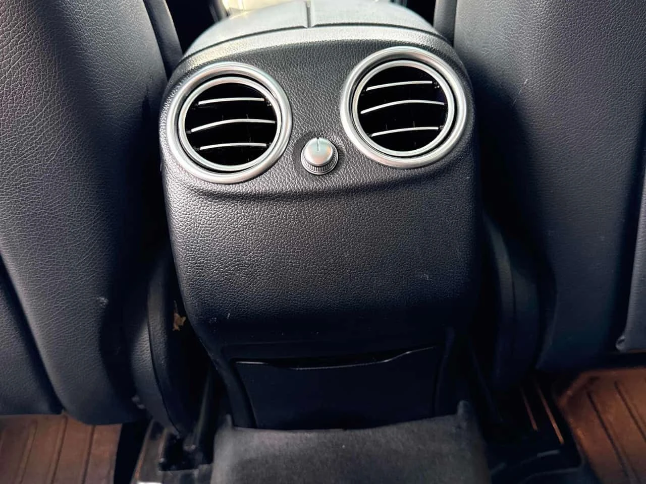 Mercedes-Benz GLC * 300 * 2 КЛЮЧА* ПОДГРЕВ* PANO* KEYLESS* , снимка 16 - Автомобили и джипове - 54327651
