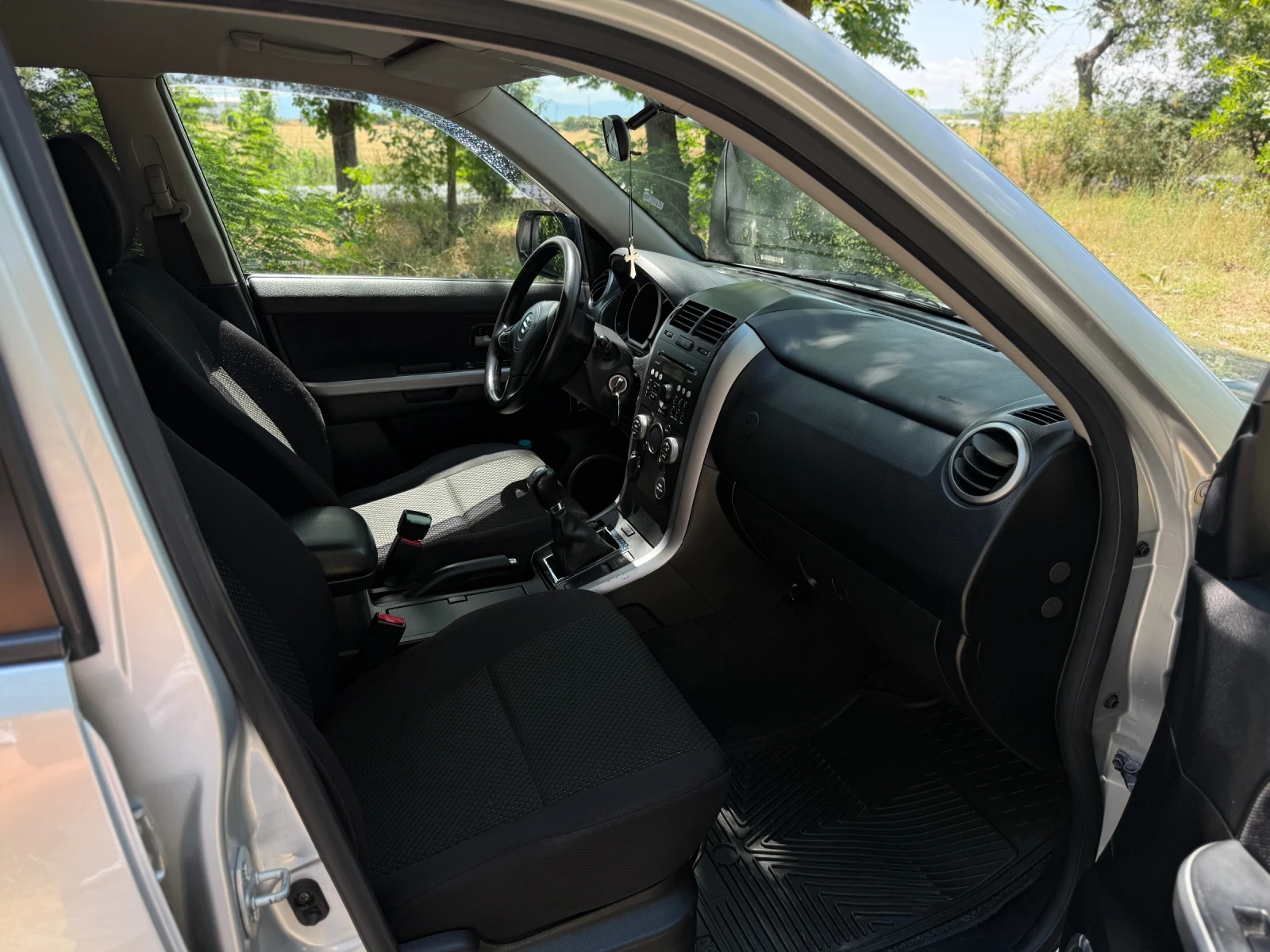 Suzuki Grand vitara, снимка 4 - Автомобили и джипове - 55205655